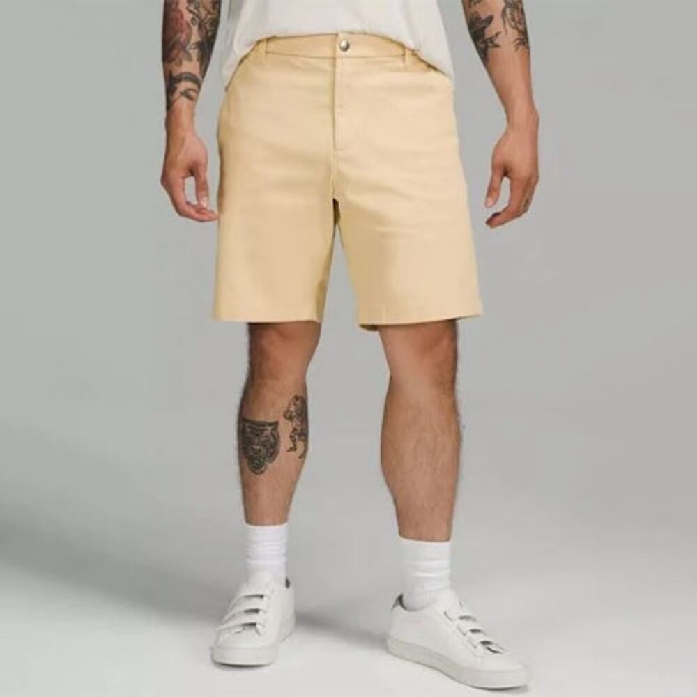 Lululemon Commission Classic- Fit 9" Shorts - Size 34